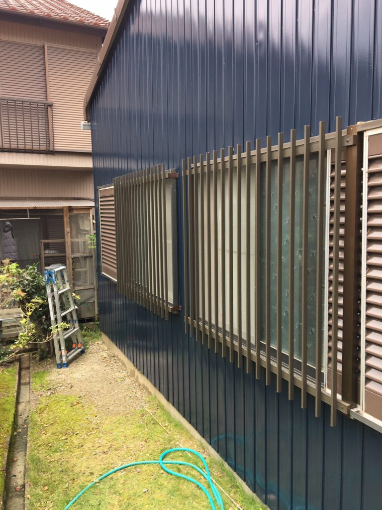 愛知県大府市の戸建住宅にて、面格子取付工事を行いました。LIXIL面格子【窓香房】