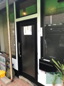 愛知県名古屋市北区の店舗にて、入口ドア取替工事を致しました。【窓香房】