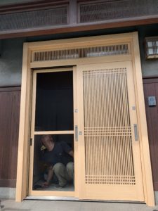愛知県東海市の戸建住宅にて、玄関引戸取替工事を行いました。【窓香房】