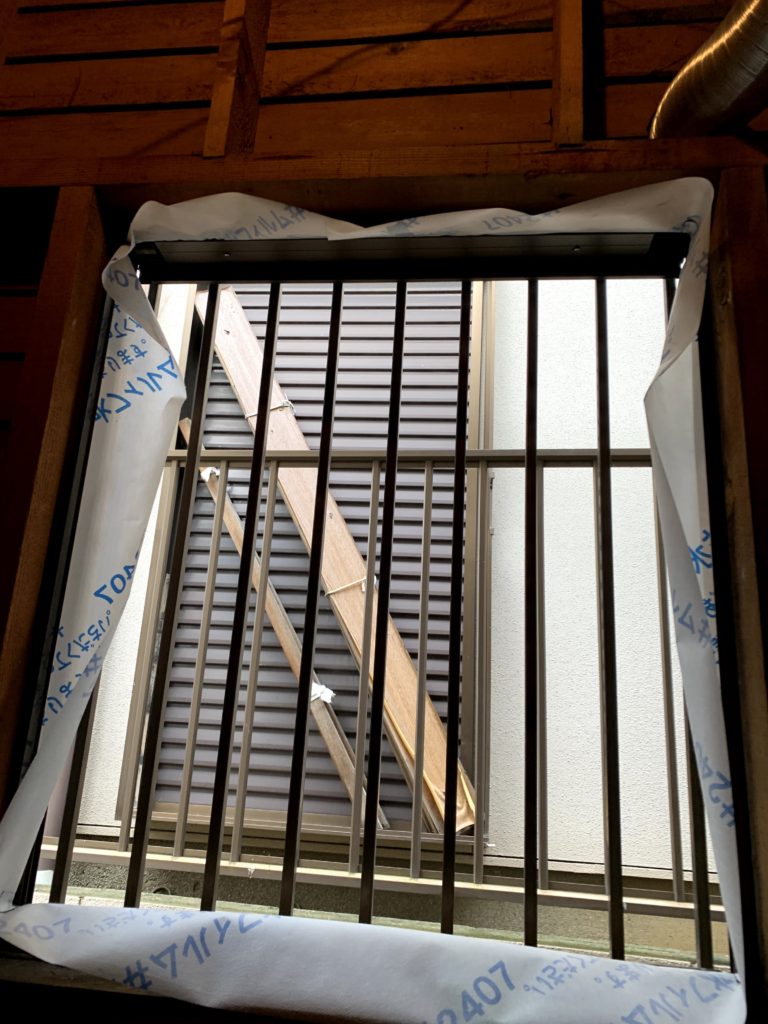 愛知県名古屋市緑区にて、カバー工法で浴室窓改修工事を行いました。YKKAPマドリモ【窓香房】