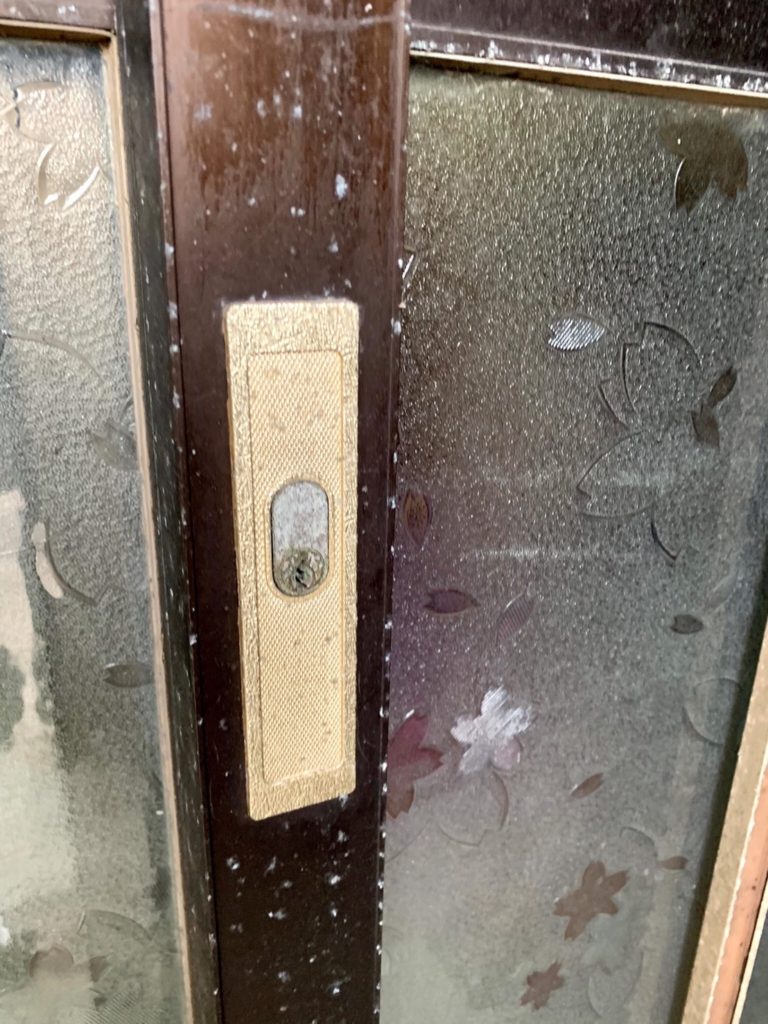 愛知県大府市の戸建住宅にて、玄関引戸の錠前取替工事を行いました。【窓香房】