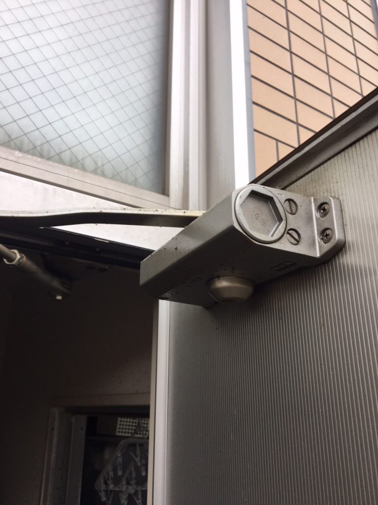 愛知県大府市のビルにて、ドア取替工事を行いました。【窓香房】