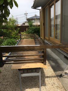 愛知県名古屋市の戸建住宅にて、ミニバルコニー設置工事を行いました。LIXIL ロイヤル手摺【窓香房】