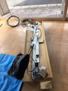 愛知県大府市の店舗にて、自動ドアのエンジン部分交換工事を行いました。【窓香房】