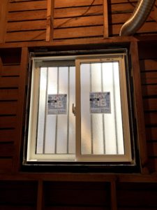 愛知県名古屋市緑区にて、カバー工法で浴室窓改修工事を行いました。YKKAPマドリモ【窓香房】