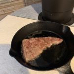 今回は薪ストーブHETA(ヒタ)で、ステーキを焼きました！【窓香房】