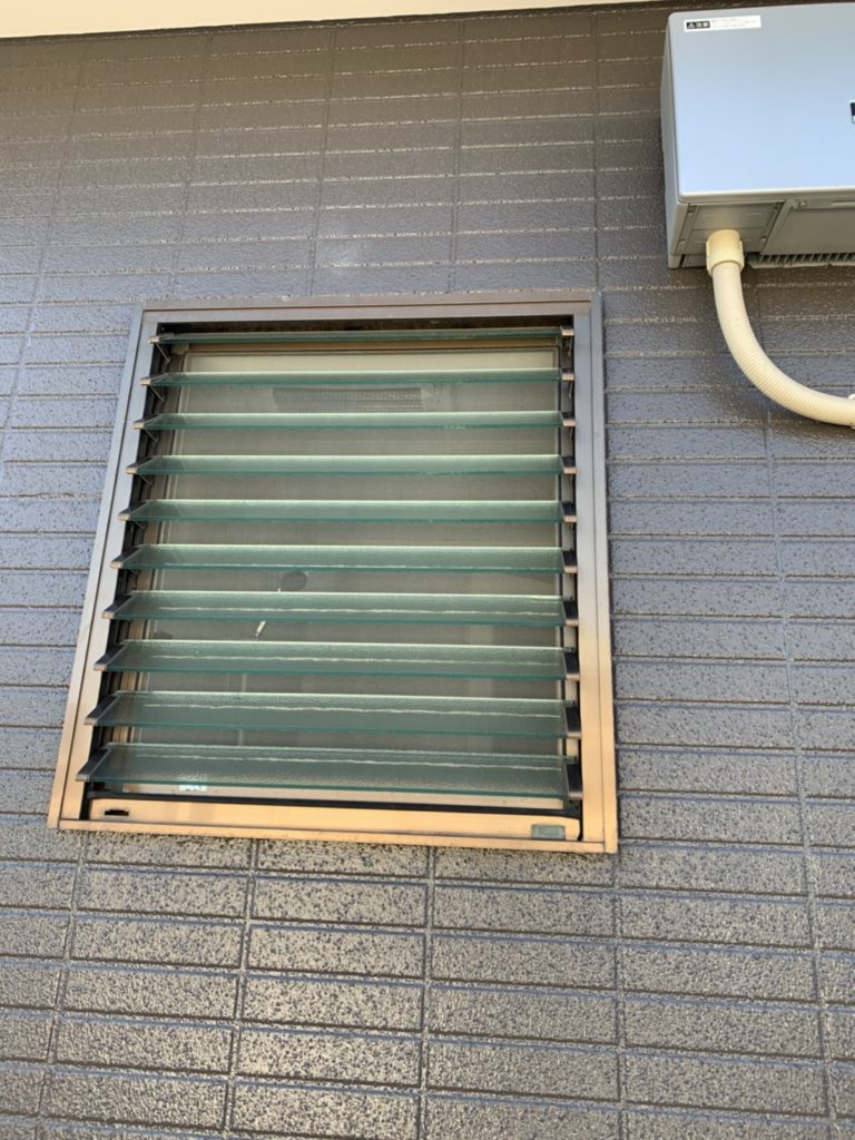 愛知県知多市の戸建住宅にて、バスルームのサッシ取替工事を行いました。（YKK断熱サッシ　エピソード）【窓香房】