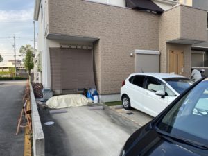 愛知県名古屋市北区の戸建住宅にて、３台用カーポート設置工事を行いました。（三協アルミMシェード）【窓香房】
