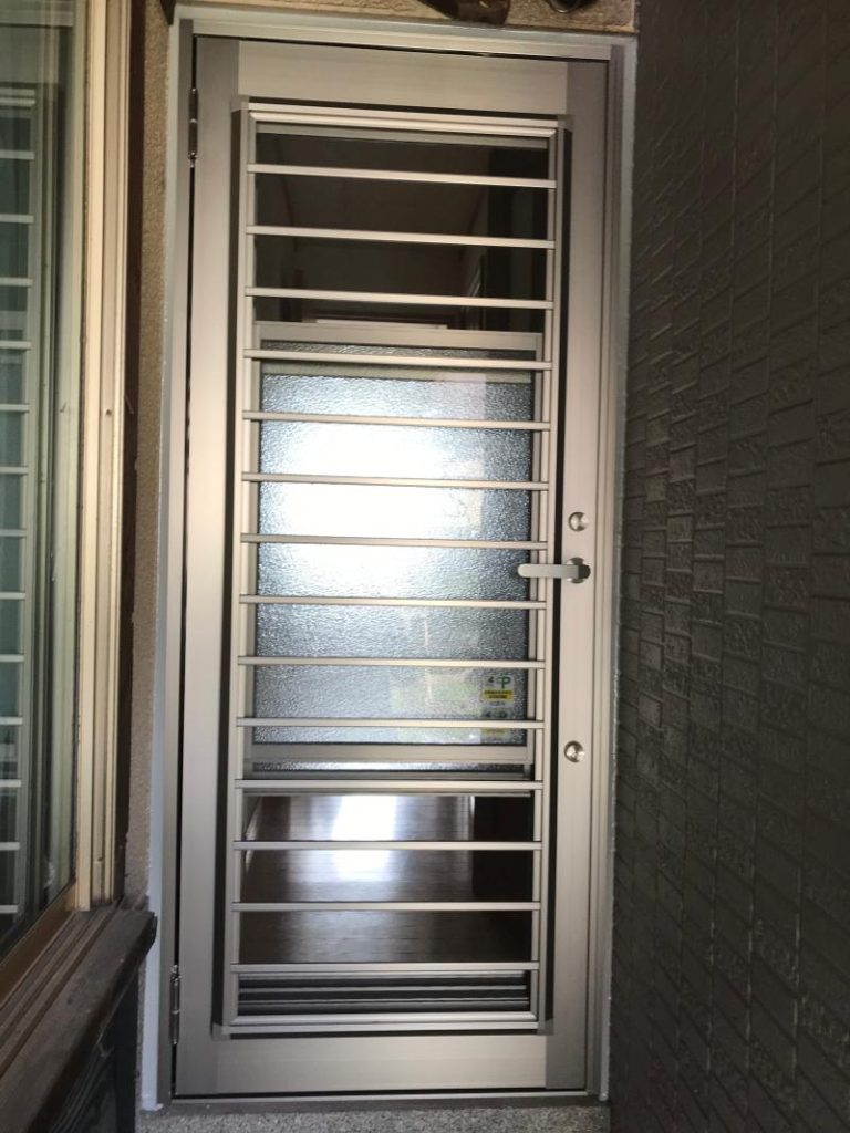 戸建住宅 リシェント勝手口ドア SG仕様 勝手口ドア取替工事【ドアファクトリー】