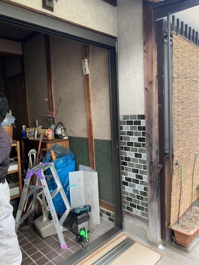 愛知県豊明市の戸建住宅にて、玄関引戸交換工事を行いました。(リクシル　リシェント玄関引戸)【窓香房】