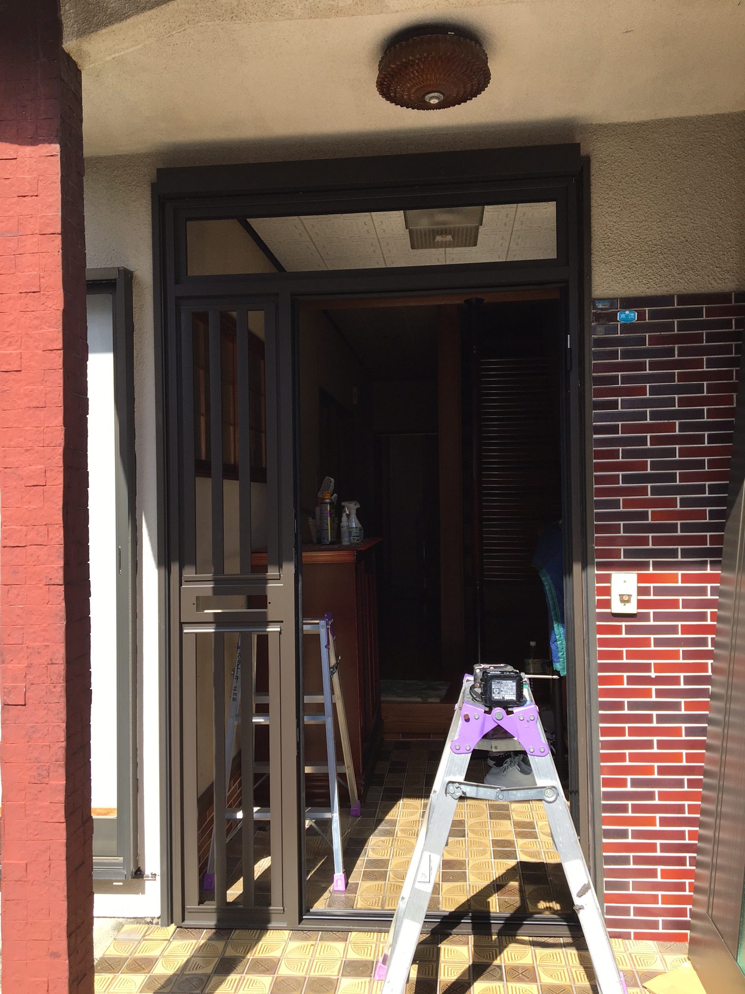 愛知県名古屋市緑区の戸建住宅にて、玄関ドア取替工事を行いました。（LIXILリシェント）【窓香房】