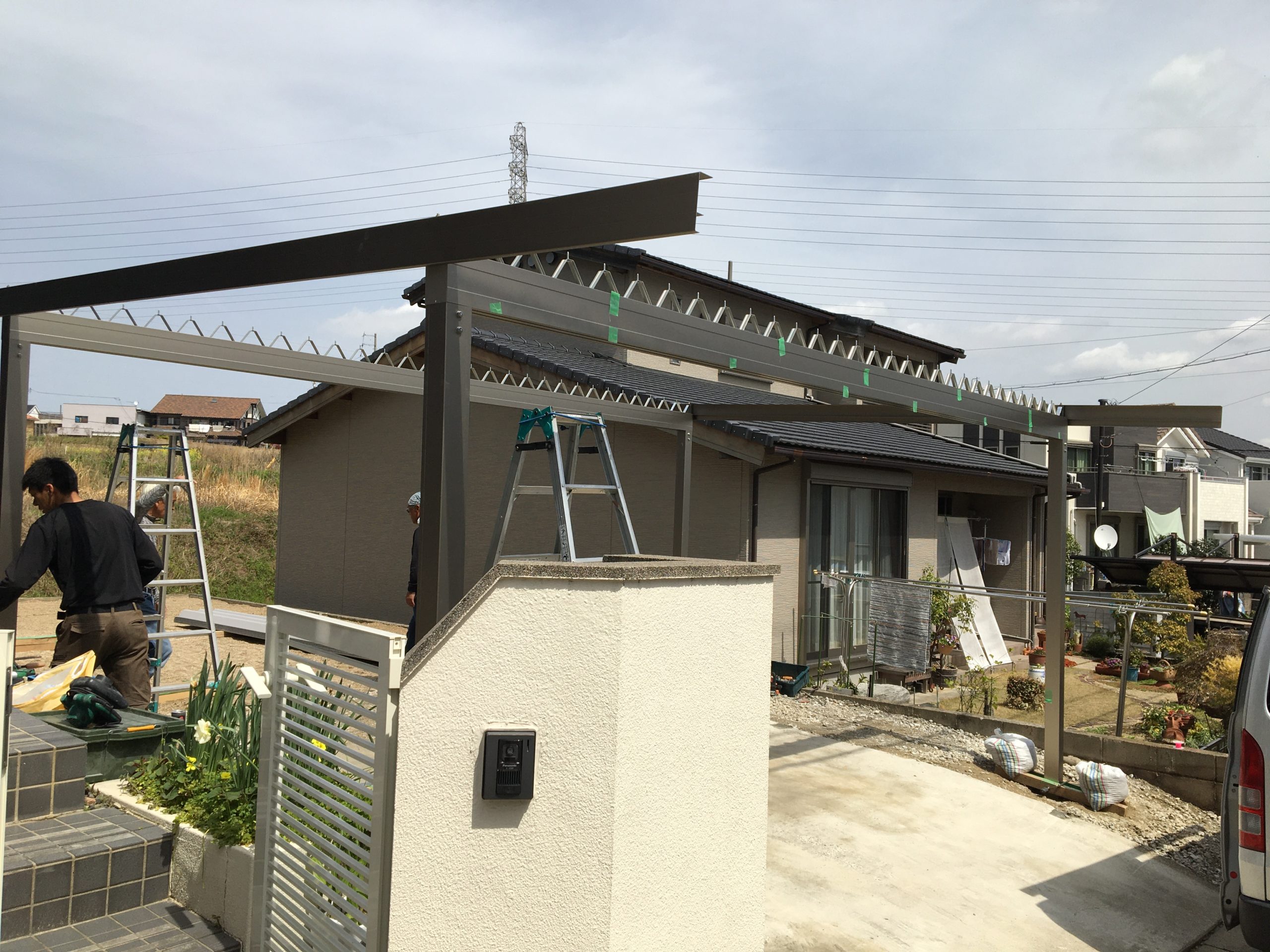 愛知県大府市にて、カーポート設置工事を行いました。（オリジナル折板カーポート）【窓香房】
