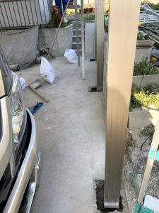 愛知県東海市の戸建住宅にて、２台用カーポート設置工事を行いました。【窓香房】