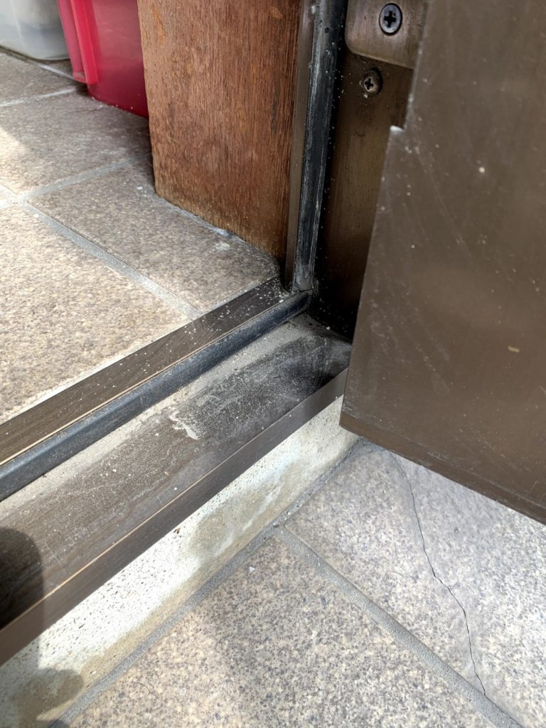 愛知県東海市の戸建住宅にて、玄関ドア取替工事を行いました。（LIXILリシェント）【窓香房】