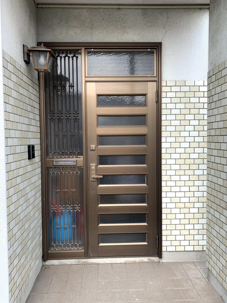 愛知県東海市の戸建住宅にて、玄関ドア取替工事を行いました。（LIXILリシェント）【窓香房】
