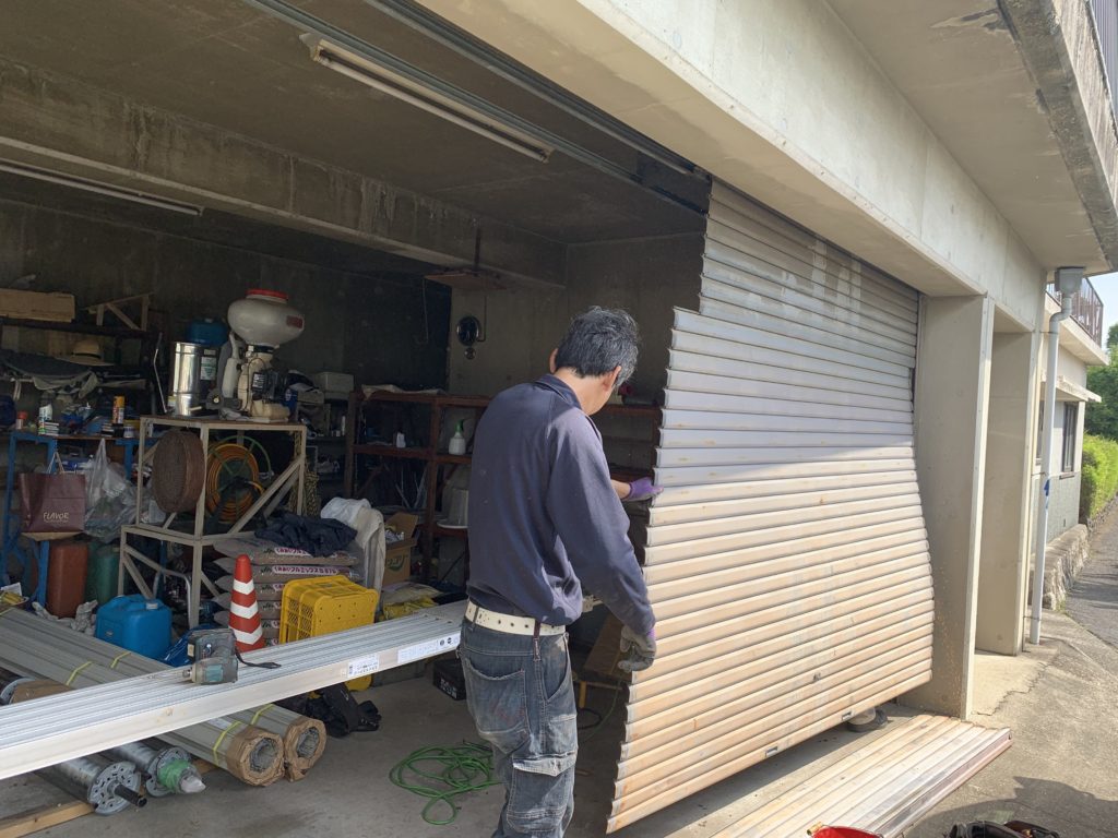 愛知県豊明市にて、ガレージシャッター取替工事を行いました。（ガレージシャッター手動＋電動）【窓香房】