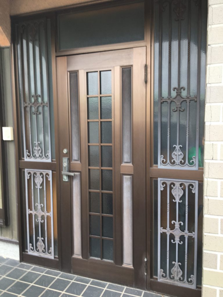 愛知県大府市にて、玄関ドア取替工事を行いました。（LIXIL リシェント）【窓香房】