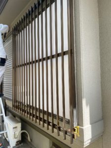 愛知県大府市の戸建住宅にて、出窓の防犯工事を行いました。（LIXIL アルミ縦面格子）【窓香房】
