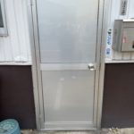 愛知県大府市の店舗にて、出入り口ドア取替工事を行いました。（LIXIL　クリエラ）【窓香房】