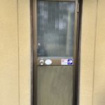 愛知県大府市の戸建住宅にて、勝手口ドア取替工事を行いました。（LIXILリシェント）【窓香房】