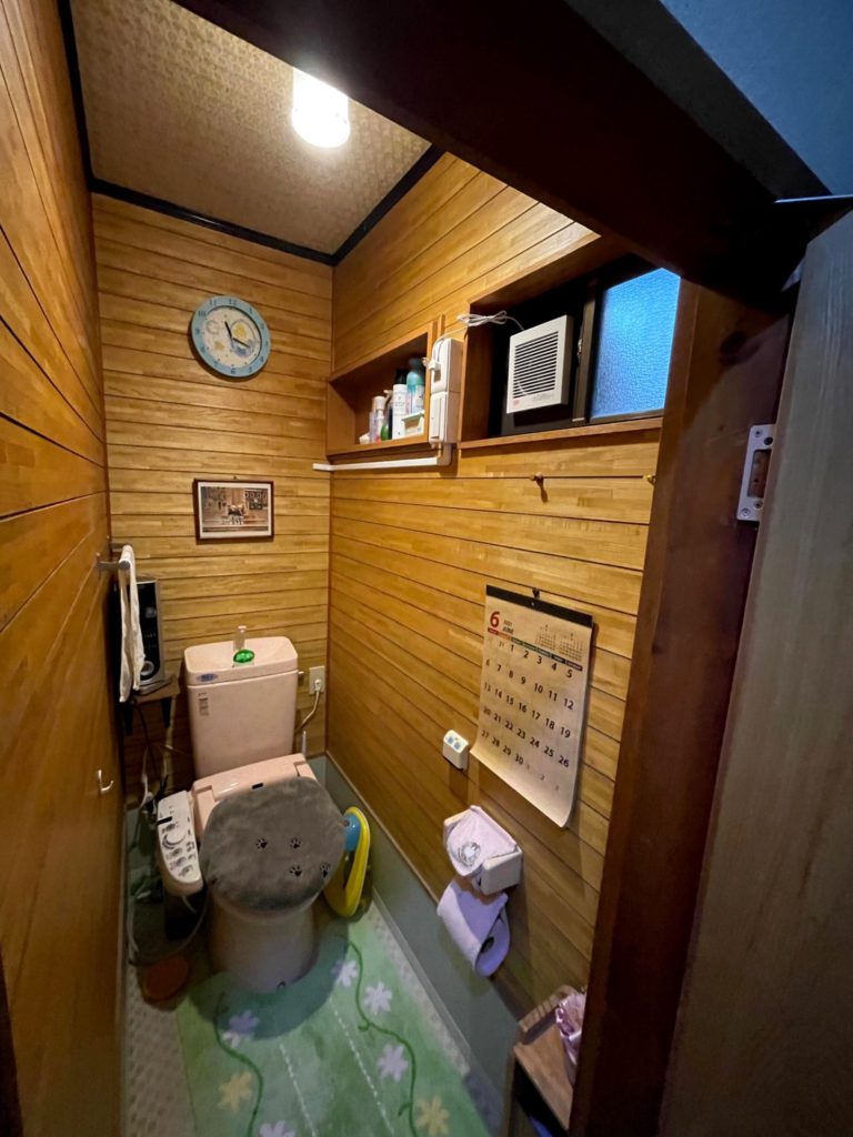 愛知県大府市にて、トイレ便座取替工事を行いました。（LIXIL Kシリーズエクストラ）【窓香房】