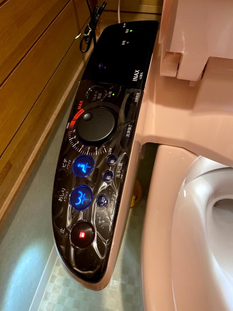 愛知県大府市にて、トイレ便座取替工事を行いました。（LIXIL Kシリーズエクストラ）【窓香房】
