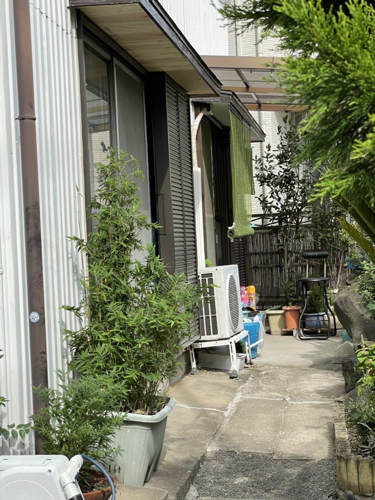 愛知県大府市の戸建住宅にて、木製雨戸からアルミ製雨戸に取替工事を行いました。（LIXIL雨戸一筋）【窓香房】