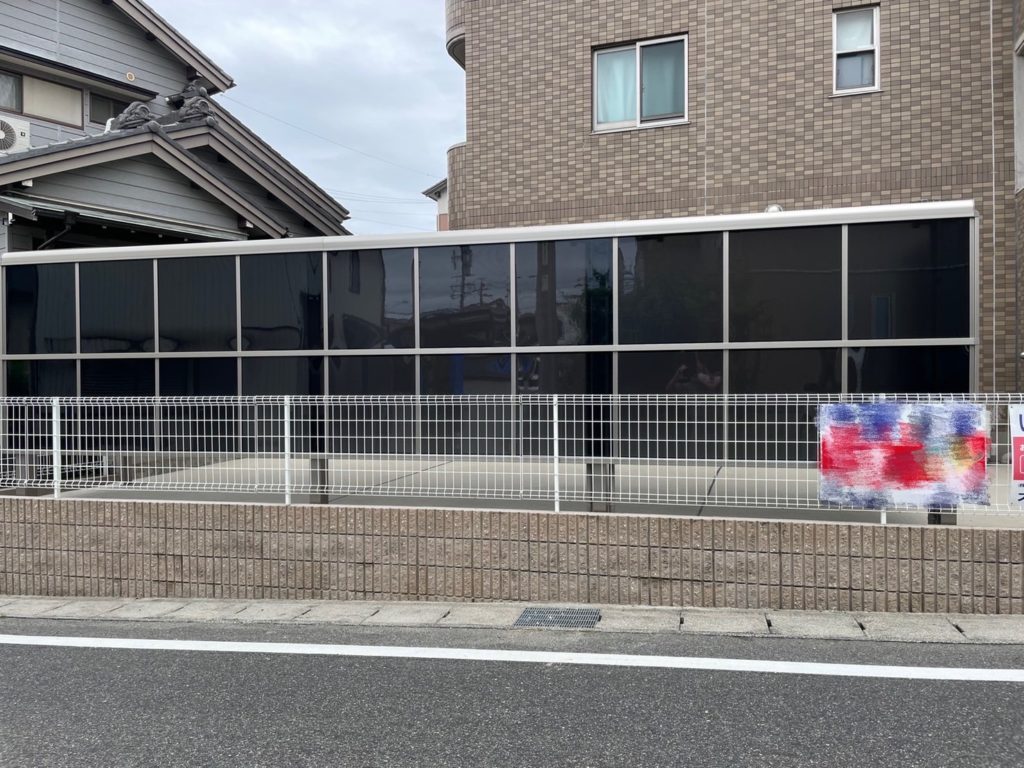 愛知県大府市のマンションにて、サイクルポート設置工事を行いました。（LIXILサイクルポート　フーゴR）【窓香房】