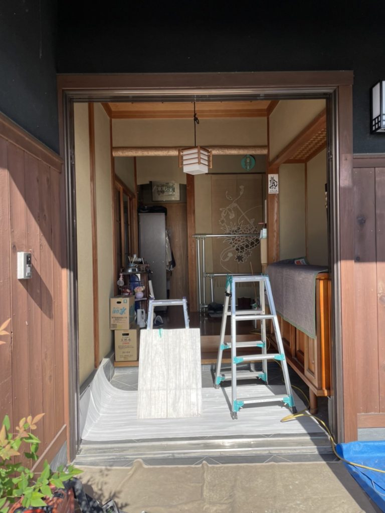 愛知県知多郡東浦町の戸建住宅にて、玄関引戸取替工事を行いました。（リクシル　リシェント玄関引戸）【窓香房】