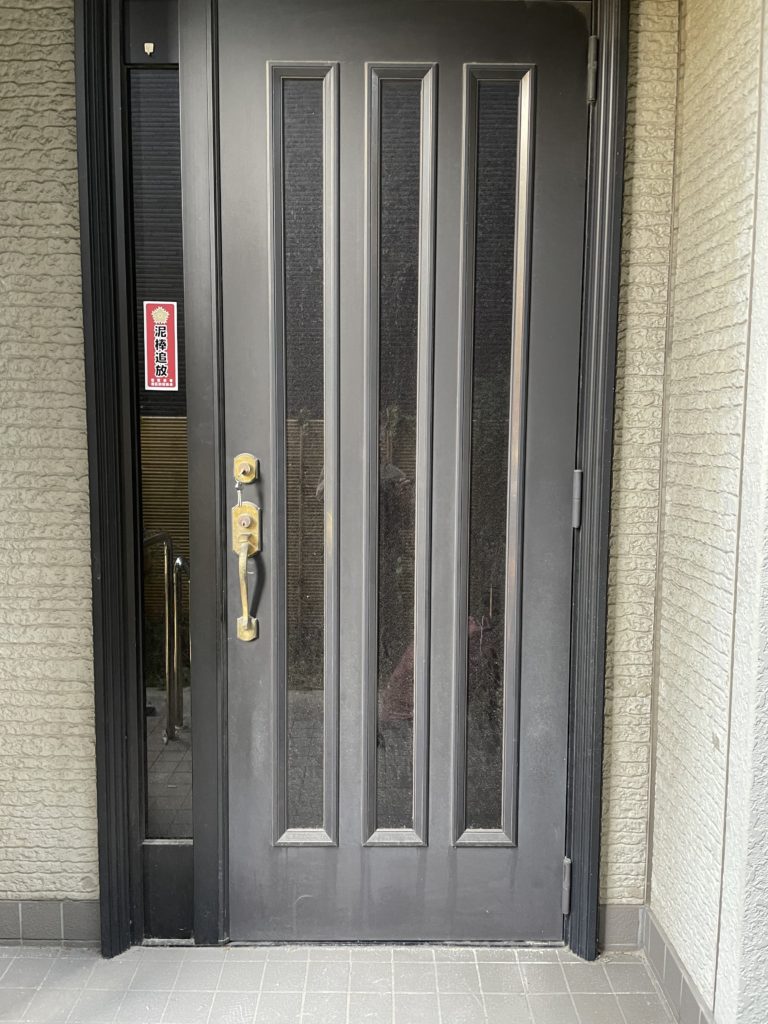 愛知県名古屋市港区にて、フルリフォームに伴う玄関ドア取替工事を行いました。（LIXILリシェント　玄関ドア）【窓香房】