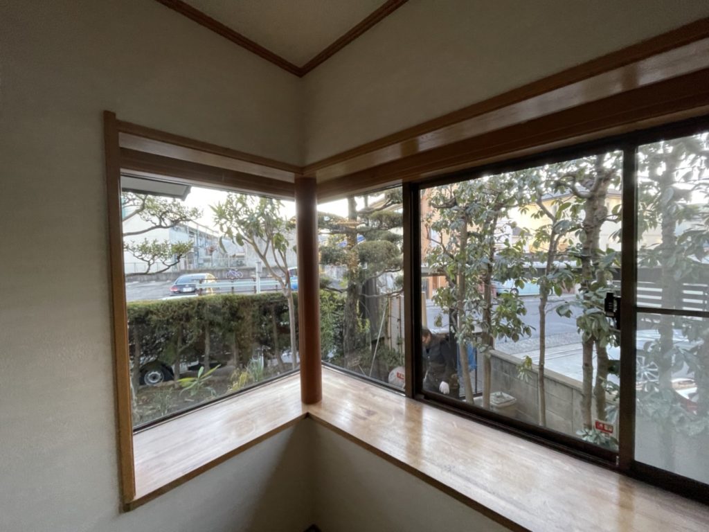 愛知県名古屋市天白区の戸建住宅にて、コーナー出窓の防犯ガラス取付工事を行いました。（AGC防犯硝子ラミセーフ）【窓香房】