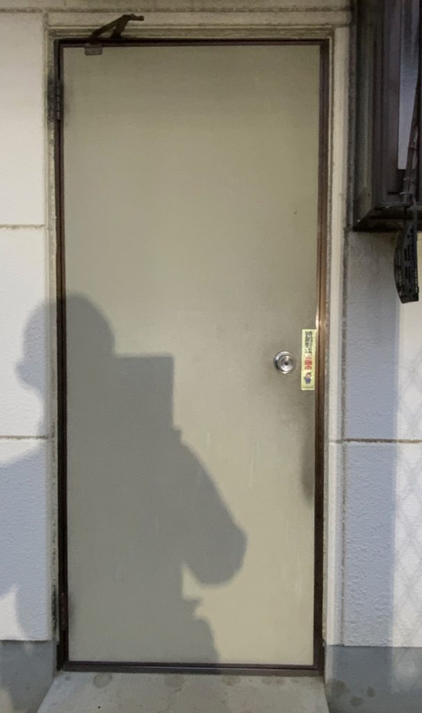 愛知県大府市にて、勝手口ドア取替工事を行いました。（YKKプチリモ）【窓香房】