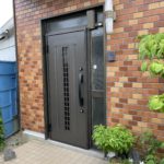 愛知県大府市の戸建住宅にて、玄関ドア取替工事を行いました。（LIXIL リシェント玄関ドア）【窓香房】