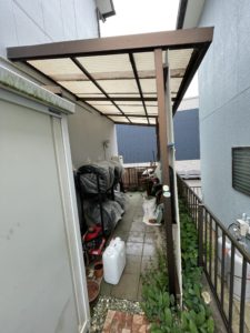 愛知県大府市にて、テラス屋根リニューアル工事を行いました。（LIXILテラス屋根　スピーネ）【窓香房】