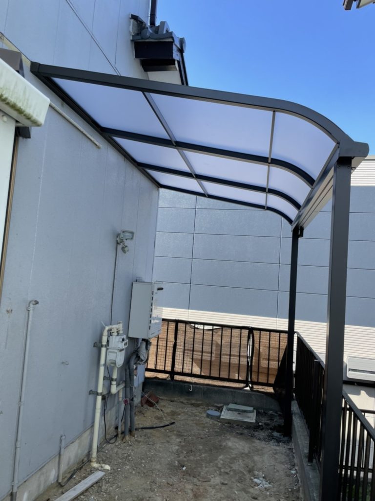 愛知県大府市にて、テラス屋根リニューアル工事を行いました。（LIXILテラス屋根　スピーネ）【窓香房】