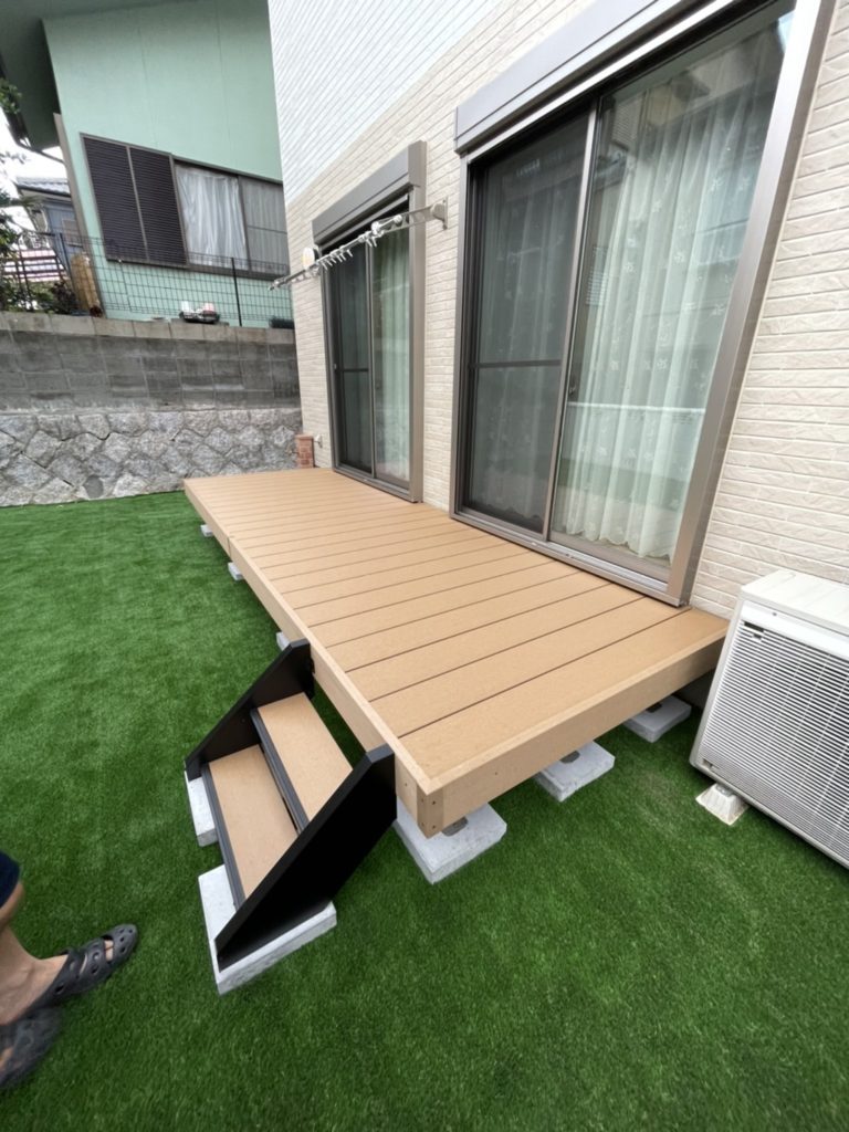 愛知県大府市の戸建住宅にて、外構工事を行いました。（LIXIL ウッドデッキ　樹ら楽）【窓香房】