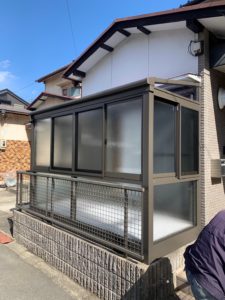 愛知県東海市の戸建住宅にて、サンルーム新設工事を行いました。（リクシル　サニージュ）【窓香房】