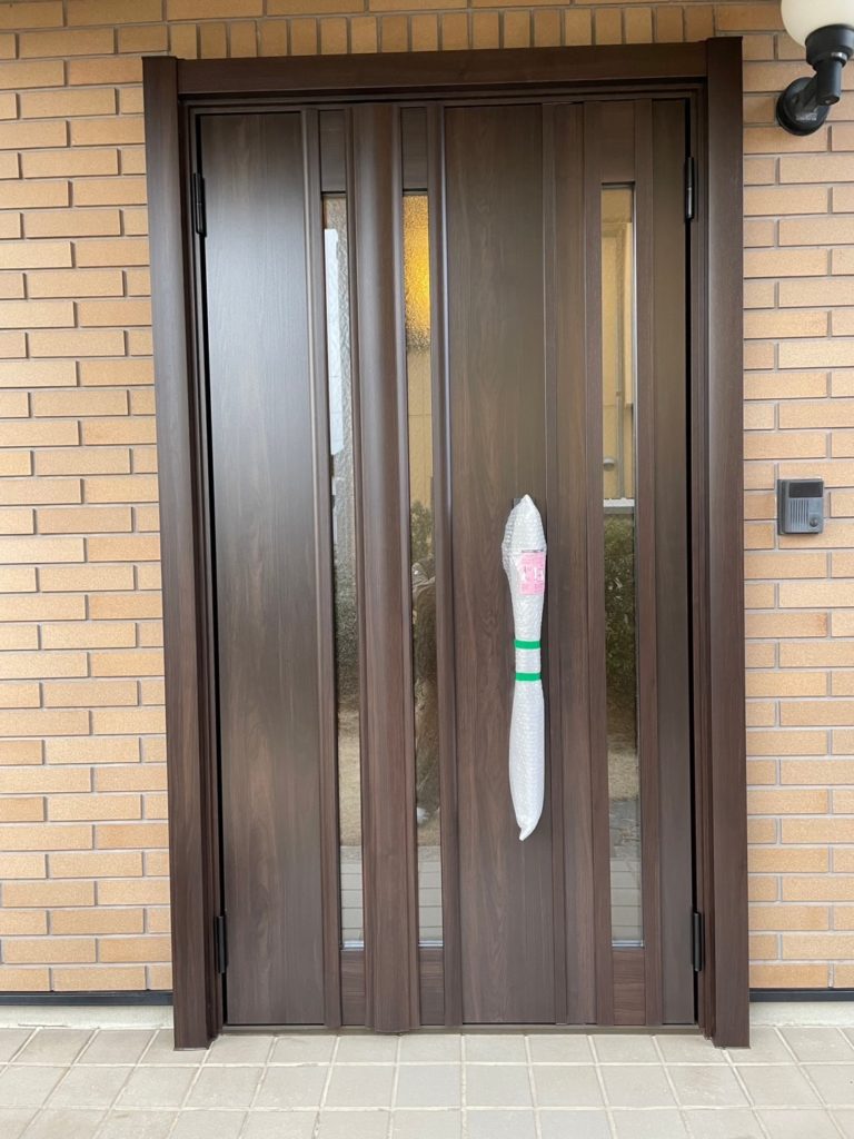愛知県大府市の戸建住宅にて、玄関ドア取替工事を行いました。（LIXILリシェント）【窓香房】