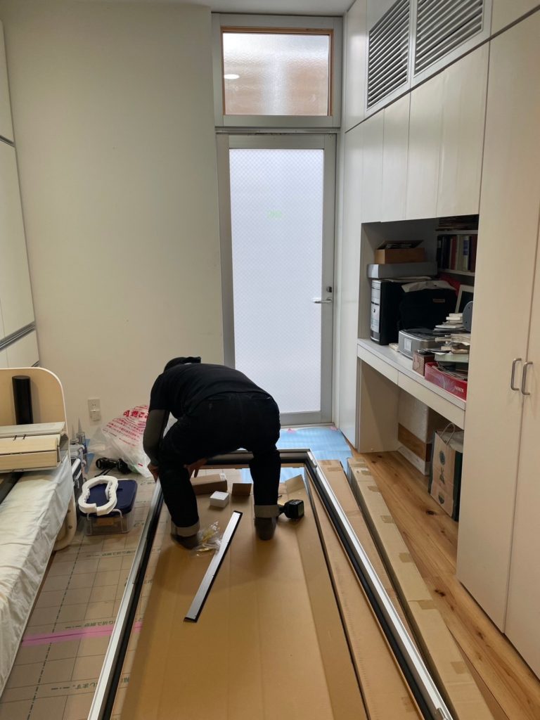 愛知県大府市にある戸建住宅にて、勝手口ドア取替工事を行いました。（LIXILリシェント）【窓香房】
