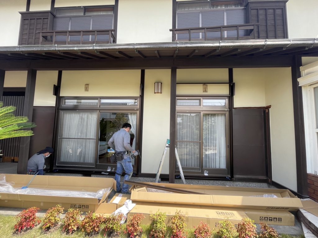 愛知県大府市にて、戸建住宅の雨戸から電動シャッターへリニューアル工事を行いました。（イレスエコ　ブリイユ）【窓香房】