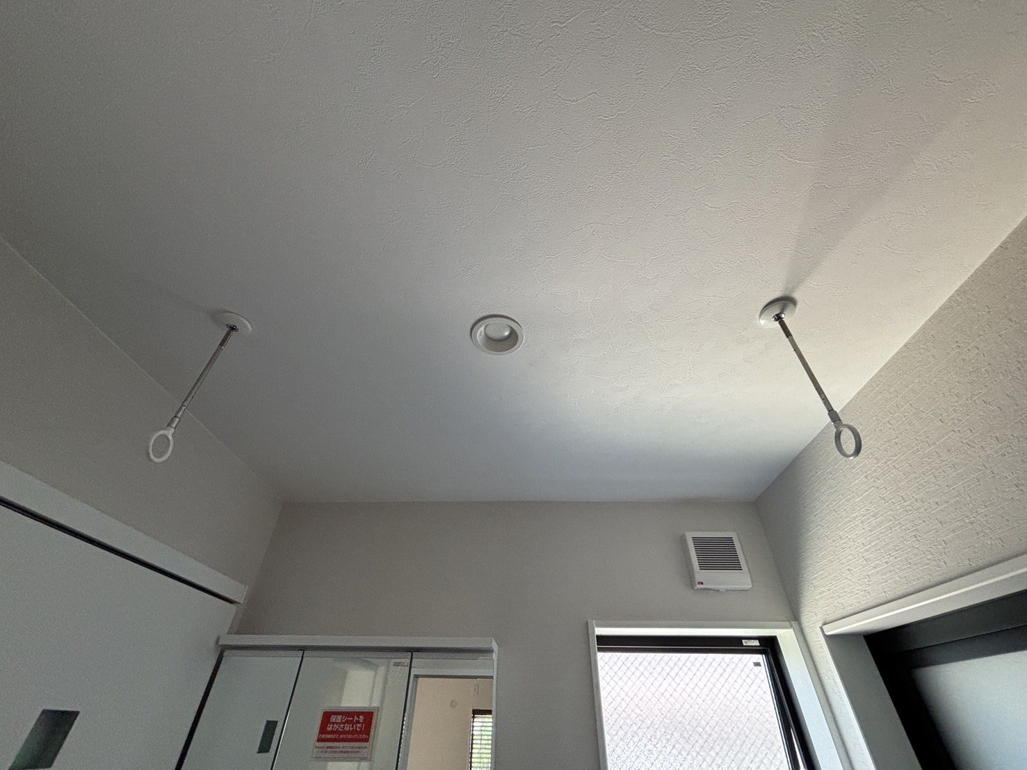 愛知県豊明市にある新築戸建住宅にて、物干取り付け工事を行いました。（川口技研ホスクリーン）【窓香房】