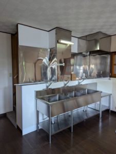 愛知県蒲郡市にて、キッチンリフォーム工事を行いました。（マルゼン三層シンク）【窓香房】