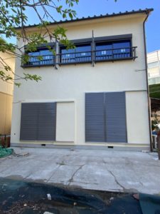 愛知県大府市にて、エクステリア工事としてテラス屋根工事を行いました。（LIXIL テラスVSテラスタイプ　）【窓香房】