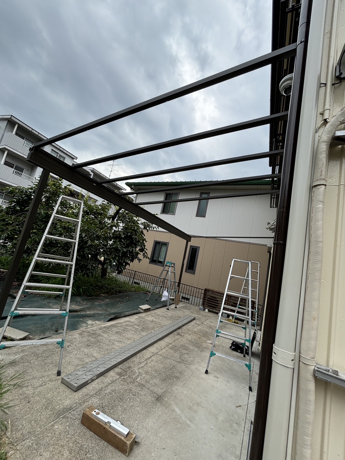 愛知県大府市にて、エクステリア工事としてテラス屋根工事を行いました。（LIXIL テラスVSテラスタイプ　）【窓香房】