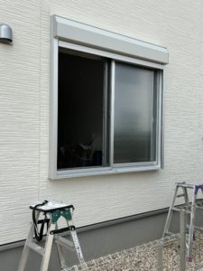 愛知県知多郡南知多町にて、目隠し可動ルーバー取付工事を行いました。（YKKAP　目隠し可動ルーバー）【窓香房】