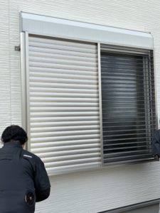 愛知県知多郡南知多町にて、目隠し可動ルーバー取付工事を行いました。（YKKAP　目隠し可動ルーバー）【窓香房】