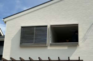 愛知県南知多町にて、ルーバー取付工事を行いました。（オイレス　採風ルーバー　ブリイユS）【窓香房】