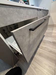 愛知県小牧市にて、キッチンリフォームを行いました。（3MダイノックシートProduct Code AE-2161）【窓香房】