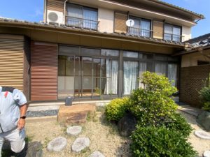 愛知県名古屋市中川区にて、雨戸取替工事を行いました。（LIXIL単体雨戸　ルーバータイプ）