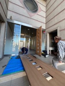 名古屋市昭和区にて、フロアヒンジ交換工事を行いました。（フロアヒンジ　NEW STAR H1400）【窓香房】